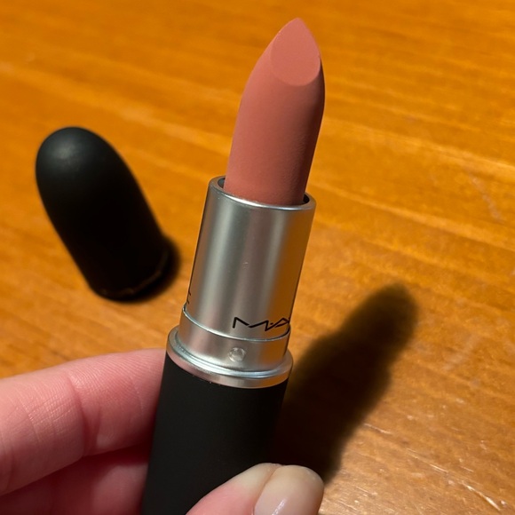 MAC Powder Kiss Lipstick Mull It Over - Picture 4 of 16